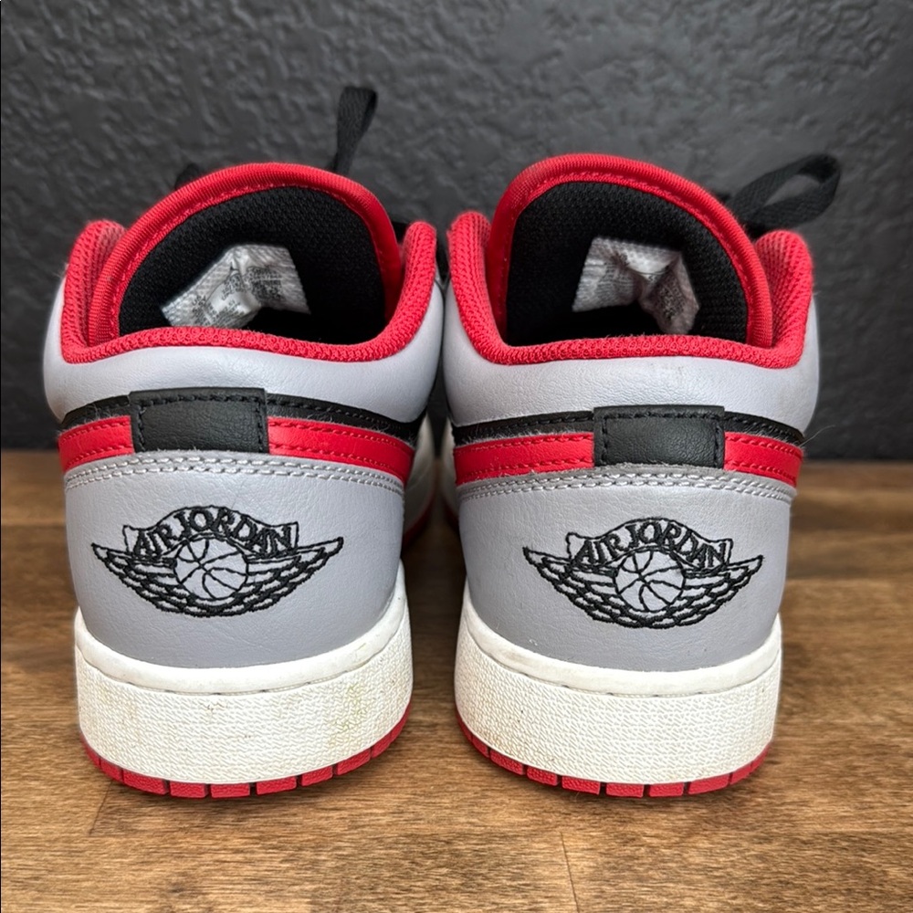 Air Jordan Low Sneakers in Black and Red Size 5.5 Boys - Picture 3 of 11